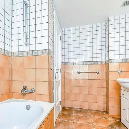 La Caleta Sleeps 6 With Pool And Wifi Vila