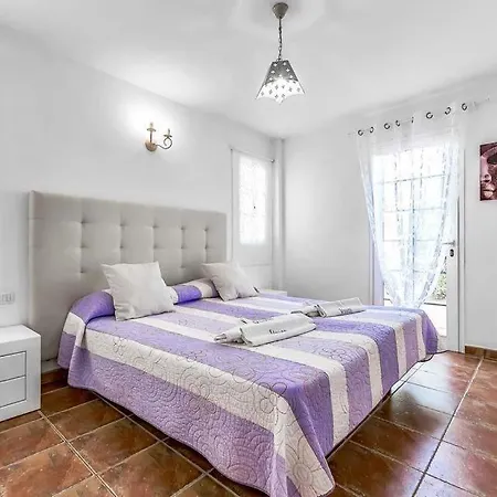La Caleta Sleeps 6 With Pool And Wifi Villa